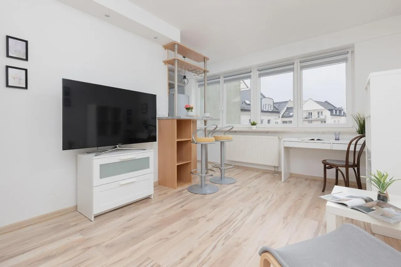Metro Kabaty Lovely Studio Apartment By Noclegi Renters Varsóvia
